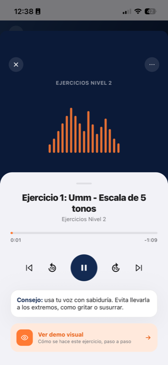 Reproductor de ejercicio con onda de audio, consejos y demo visual en Entrenador Vocal